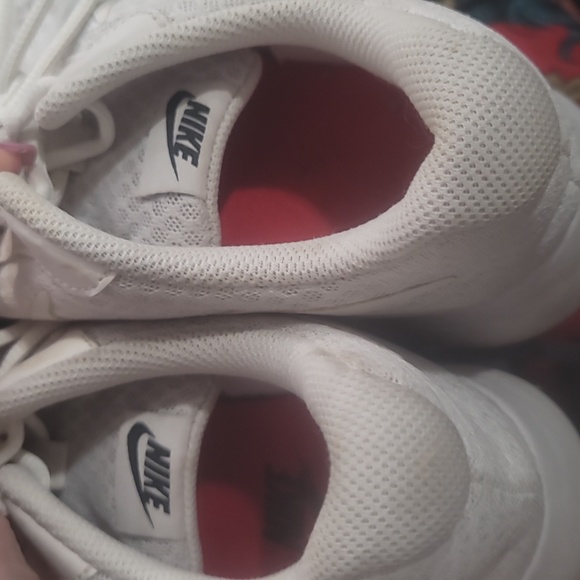 Nike Tanjun white athletic shoes 8 - Picture 6 of 8